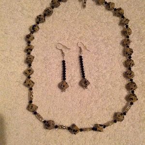 Necklace/earnings set